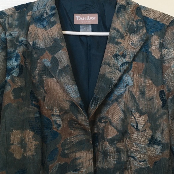 Blazer - Picture 2 of 3